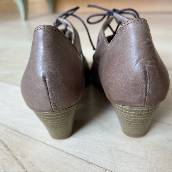 Remonte Dorndorf Women’s Cutout Tie Tan Leather Stacked Heels Size 6.5 (37 EU) - Picture 4 of 13